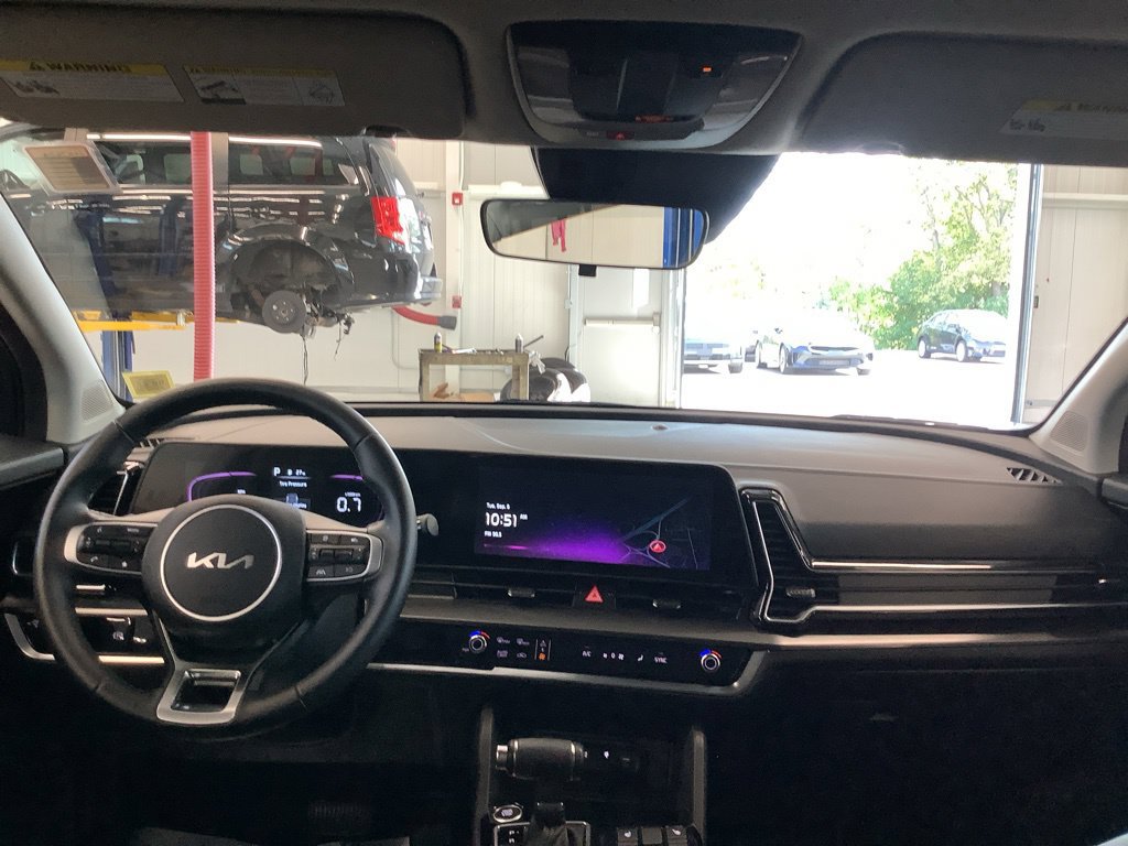 Certified 2024 Kia Sportage EX AWD/4WD image 9