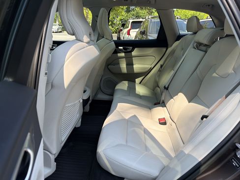 Certified 2023 Volvo XC60 B5 Plus w/ Protection Package Premier FWD image 32