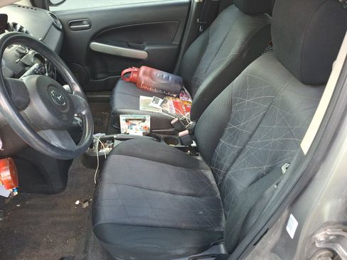 Used 2014 MAZDA MAZDA2 Sport FWD image 9