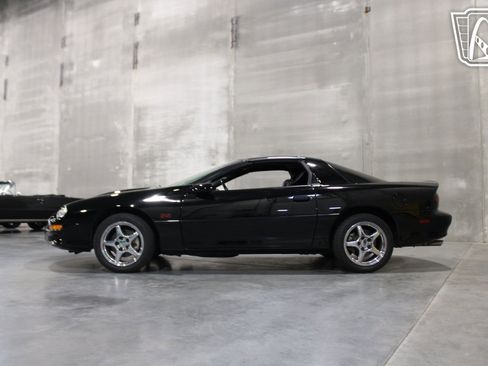 Used 2000 Chevrolet Camaro Z28 w/ SS Performance/Appearance Pkg RWD image 19