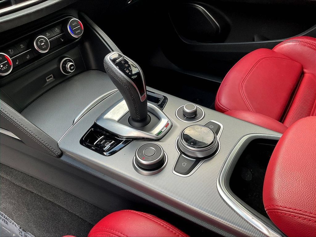 Used 2023 Alfa Romeo Stelvio Veloce AWD/4WD image 15