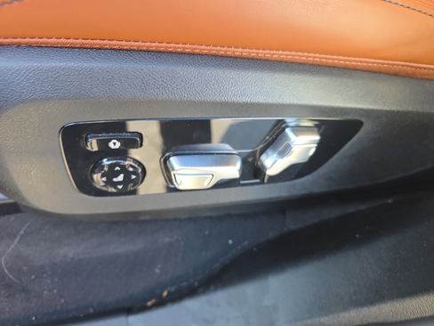 Used 2025 BMW X5 xDrive40i w/ Executive Package image 20