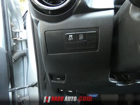 Used 2019 Toyota Yaris LE FWD image 56
