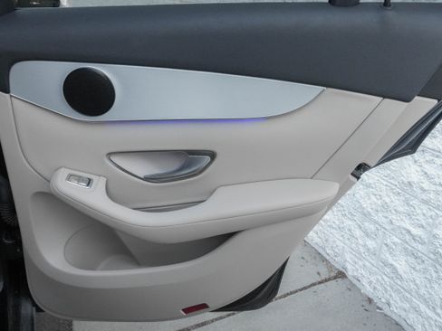 Used 2022 Mercedes-Benz GLC 300 image 30