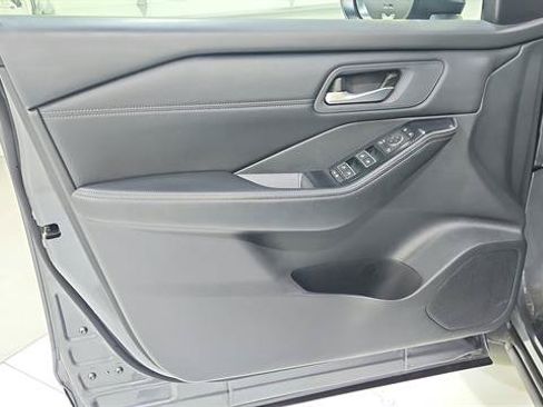 Certified 2026 Nissan Rogue SL FWD image 20