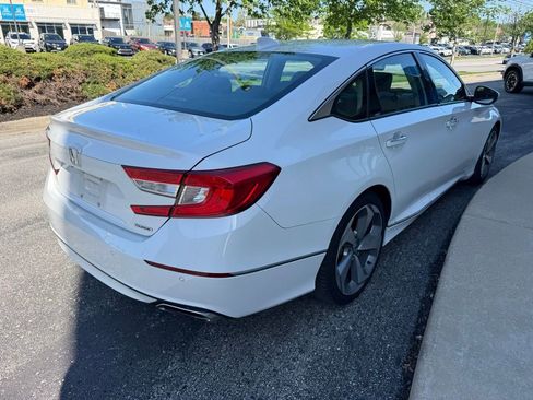 Used 2018 Honda Accord Touring image 12