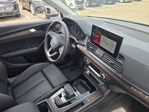 Used 2025 Audi Q5 2.0T Premium Plus w/ Premium Plus Package image 11