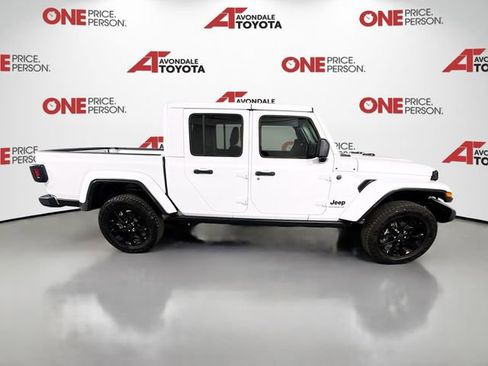 Used 2024 Jeep Gladiator Sport image 8
