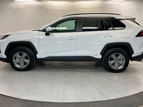 Used 2025 Toyota RAV4 XLE AWD/4WD image 2