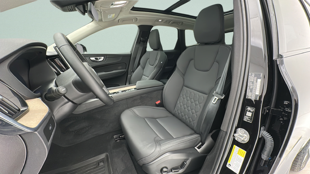Used 2026 Volvo XC60 B5 Plus AWD/4WD image 13