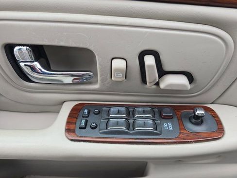 Used 1999 Cadillac De Ville w/ Comfort/Convenience Pkg FWD image 21
