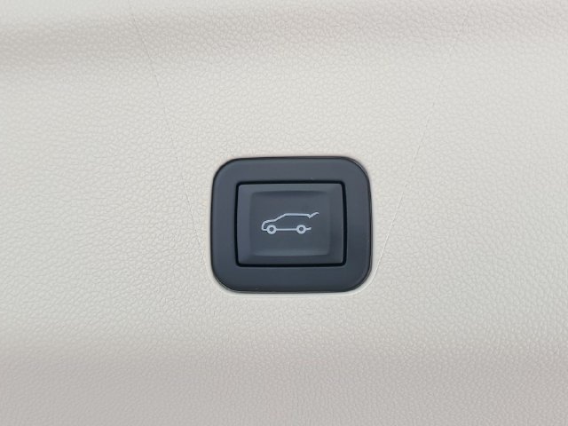 Used 2025 Cadillac Escalade ESV Sport Platinum RWD image 11