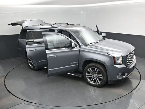 Used 2018 GMC Yukon Denali w/ Denali Ultimate Package AWD/4WD image 19