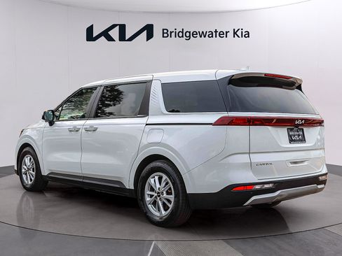 Used 2024 Kia Carnival LX FWD image 4
