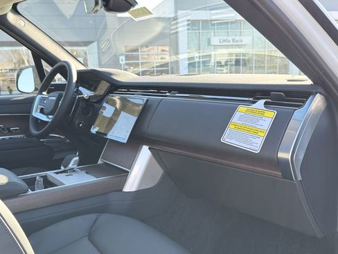 New 2026 Land Rover Range Rover Long Wheelbase SE AWD/4WD image 18