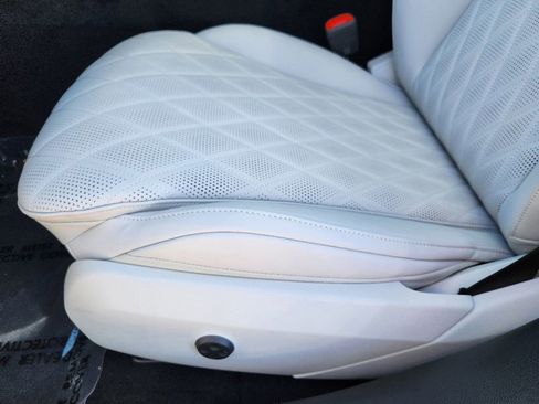 Used 2025 Mercedes-Benz E 450 4MATIC Sedan image 12