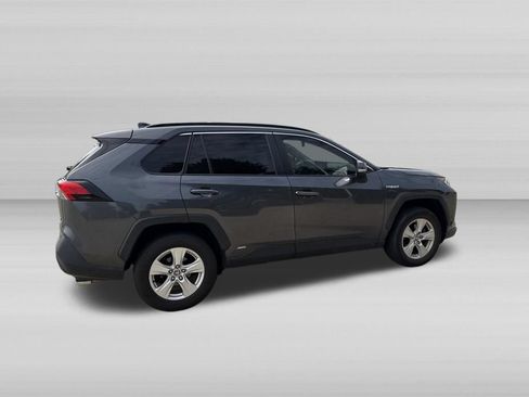 Used 2021 Toyota RAV4 XLE AWD/4WD image 5