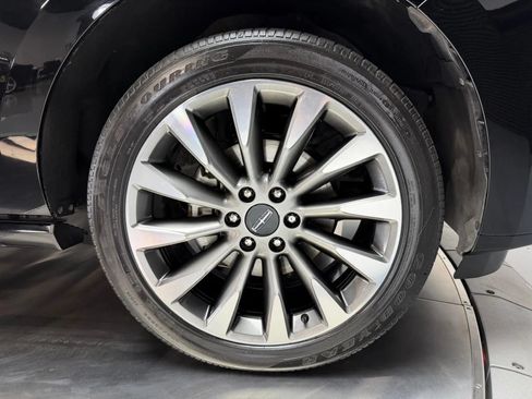 Used 2018 Lincoln Navigator Select AWD/4WD image 7