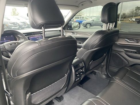 Used 2023 Jeep Grand Cherokee Limited image 29