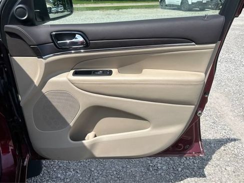 Used 2019 Jeep Grand Cherokee Overland AWD/4WD image 21