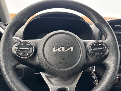 Used 2025 Kia Soul LX w/ LX Technology Package FWD image 25