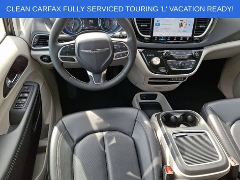 Used 2023 Chrysler Pacifica Touring-L FWD image 12