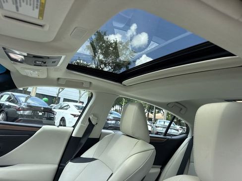Used 2025 Lexus ES 350 w/ Premium Package FWD image 22