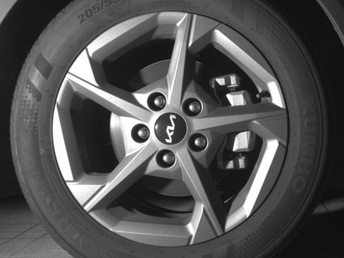 Used 2025 Kia K4 LXS image 13