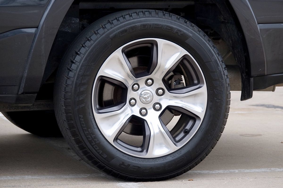 Used 2019 RAM 1500 Laramie AWD/4WD image 26