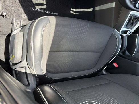 Used 2023 Hyundai Venue Limited w/ Cargo Package FWD image 9