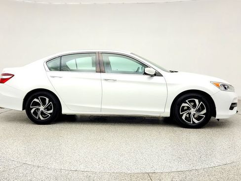 Used 2017 Honda Accord LX image 4