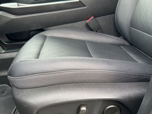 Used 2025 Chevrolet Equinox LT w/ Convenience Package II image 31