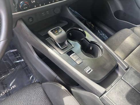 Used 2025 Nissan Rogue SV FWD image 43