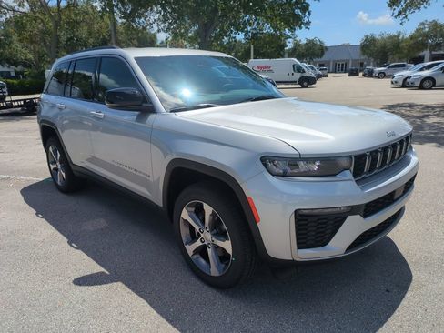 New 2026 Jeep Grand Cherokee Limited RWD image 2