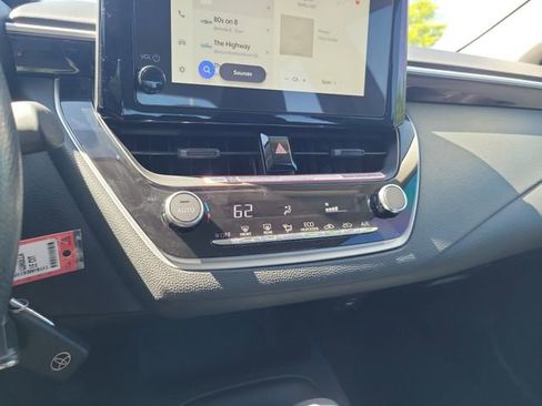 Used 2025 Toyota Corolla LE FWD image 20