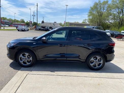 Used 2023 Ford Escape ST-Line w/ Tech Pack #1 AWD/4WD image 9