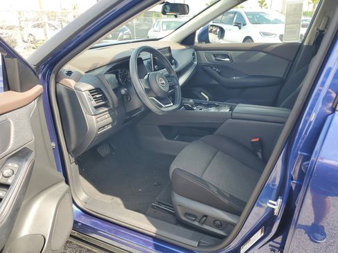 Certified 2023 Nissan Rogue SV FWD image 12