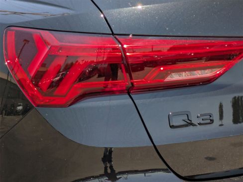 New 2025 Audi Q3 2.0T Premium image 14