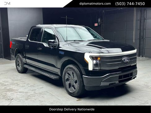Used 2025 Ford F150 Lightning Lariat image 9