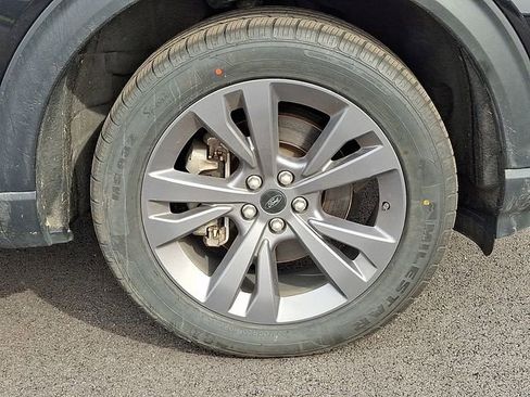 Used 2022 Ford Explorer XLT w/ Equipment Group 202A image 12