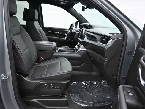 Used 2024 GMC Yukon Denali w/ Advanced Technology Package image 11
