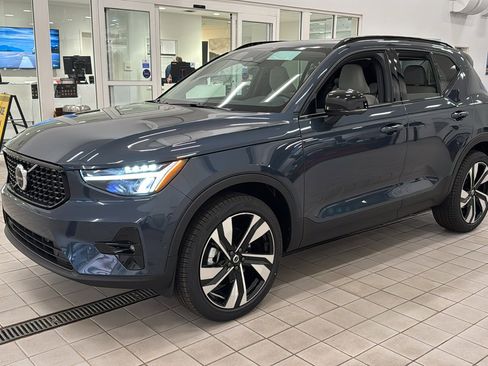 New 2026 Volvo XC40 B4 Plus w/ Climate Package image 9