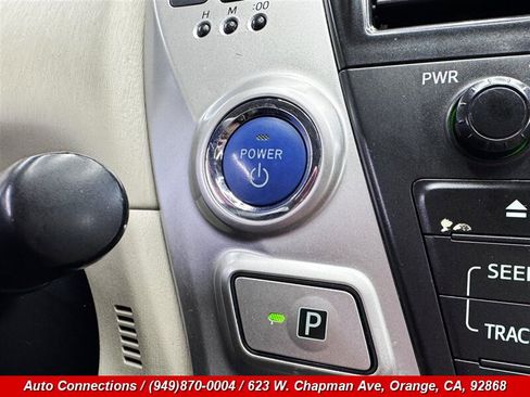 Used 2014 Toyota Prius V Two image 19