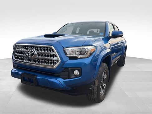 Used 2016 Toyota Tacoma TRD Sport image 15