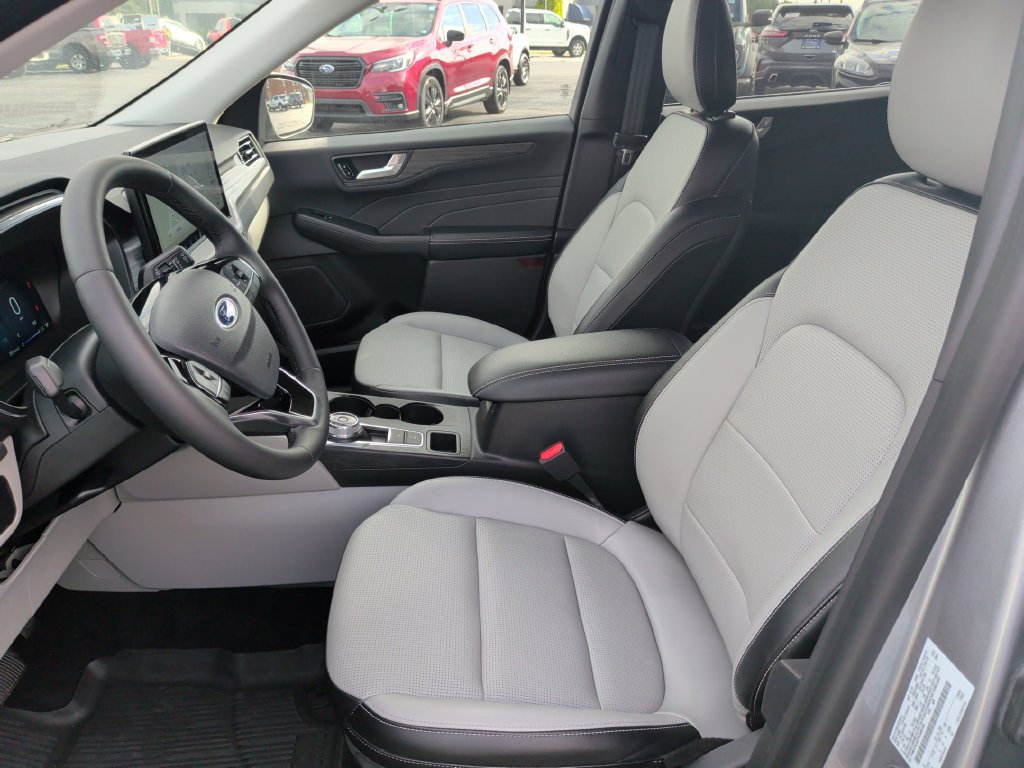 Certified 2023 Ford Escape Platinum AWD/4WD image 4