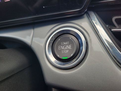 Used 2025 Chevrolet Trax LT FWD image 34