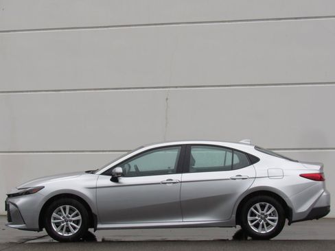 Certified 2025 Toyota Camry LE w/ Convenience Package AWD/4WD image 4