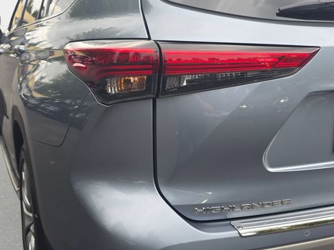 Used 2021 Toyota Highlander Platinum AWD/4WD image 33
