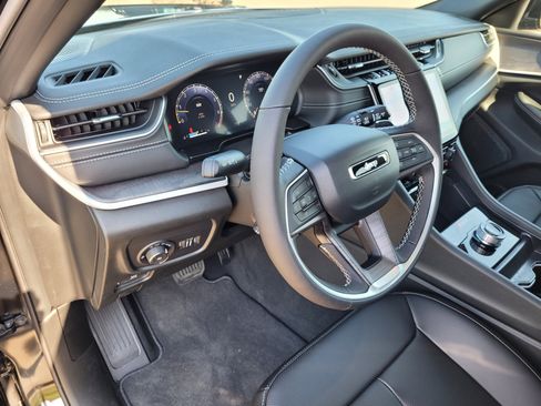 New 2025 Jeep Grand Cherokee Limited w/ Luxury Tech Group II image 9