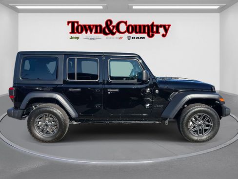 Used 2025 Jeep Wrangler Sport S image 4